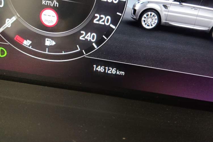 Used Land Rover Range Sport 2020 3.0 L6 HSE DYNAMIC Odometer Close Up