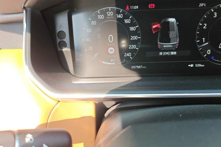 Used Land Rover Range Sport 2020 3.0 L6 HSE DYNAMIC Odometer Close Up