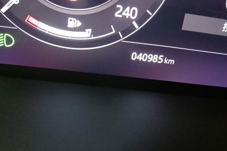 Used Land Rover Range Sport 2020 3.0 L6 HST Odometer Close Up