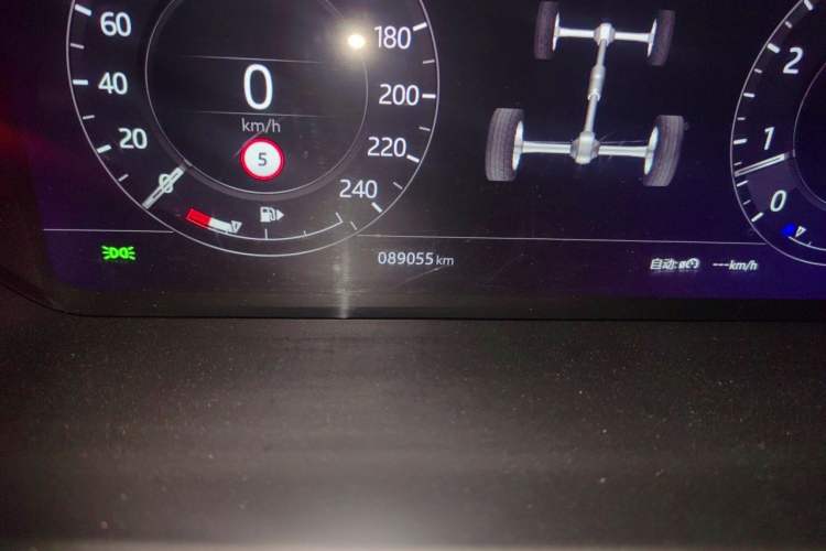 Used Land Rover Range Sport 2020 3.0 L6 SE Odometer Close Up