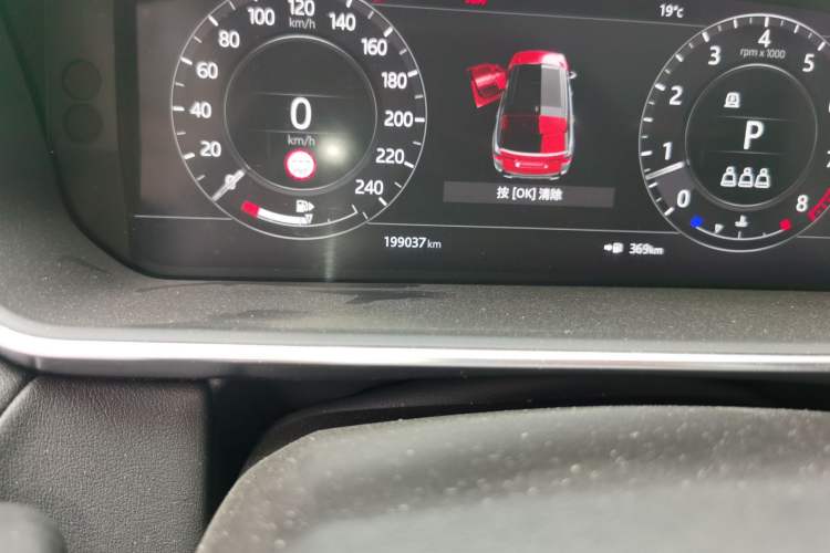 Used Land Rover Range Sport 2020 3.0 L6 SE Odometer Close Up
