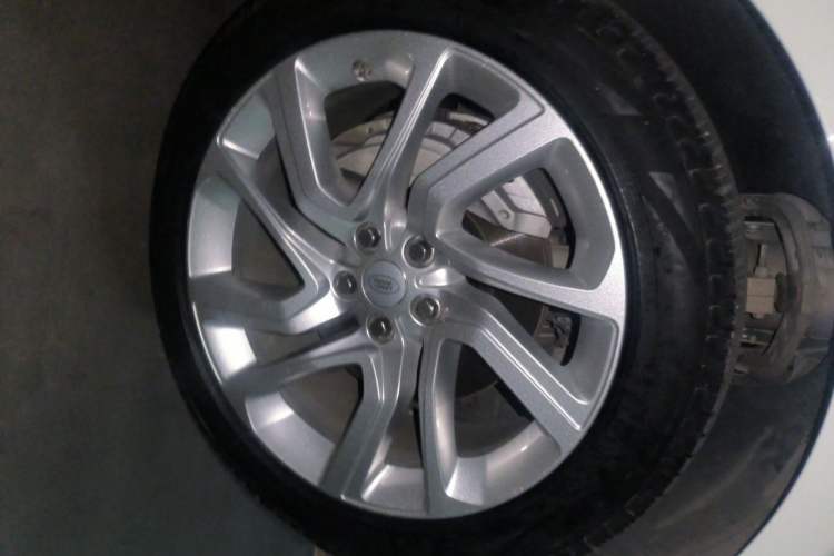 Used Land Rover Range Sport 2020 3.0 L6 HSE DYNAMIC Right Front Wheel Hub