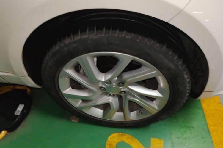 Used Land Rover Range Sport 2020 3.0 L6 SE Right Front Wheel Hub