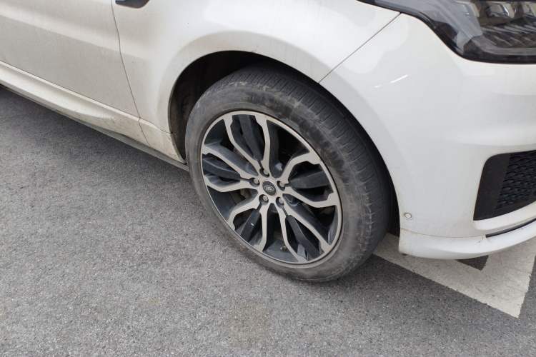 Used Land Rover Range Sport 2020 3.0 L6 SE Right Front Wheel Hub