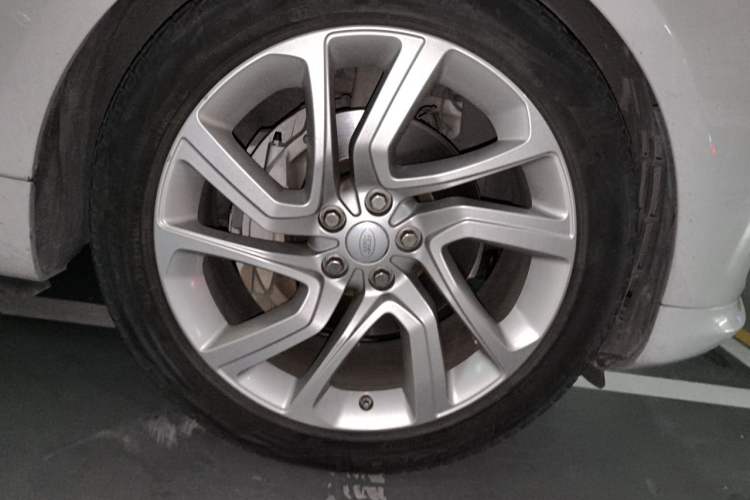 Used Land Rover Range Sport 2020 3.0 L6 HSE DYNAMIC Right Front Wheel Hub