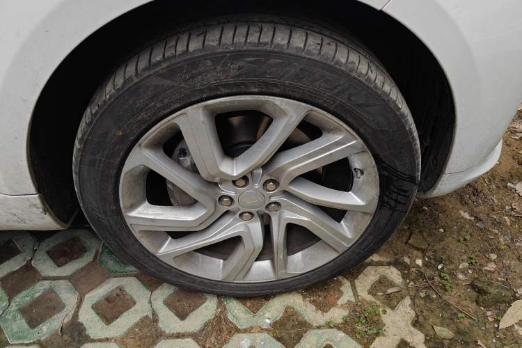 Used Land Rover Range Sport 2020 3.0 L6 HSE DYNAMIC Right Front Wheel Hub