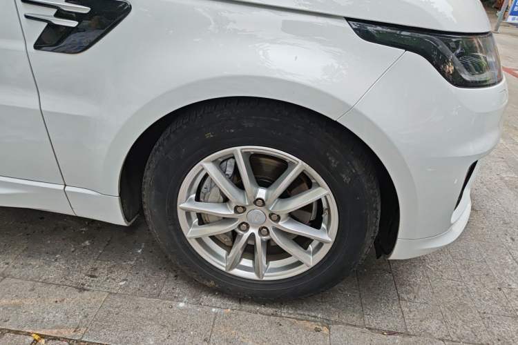 Used Land Rover Range Sport 2020 3.0 L6 SE Right Front Wheel Hub
