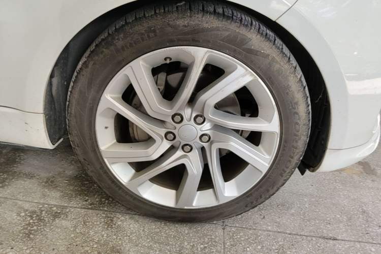 Used Land Rover Range Sport 2020 3.0 L6 HSE DYNAMIC Right Front Wheel Hub