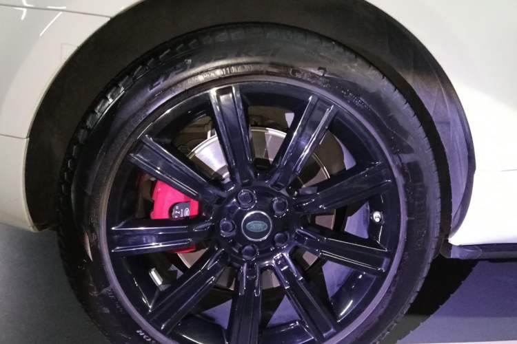 Used Land Rover Range Sport 2020 3.0 L6 HST Right Front Wheel Hub