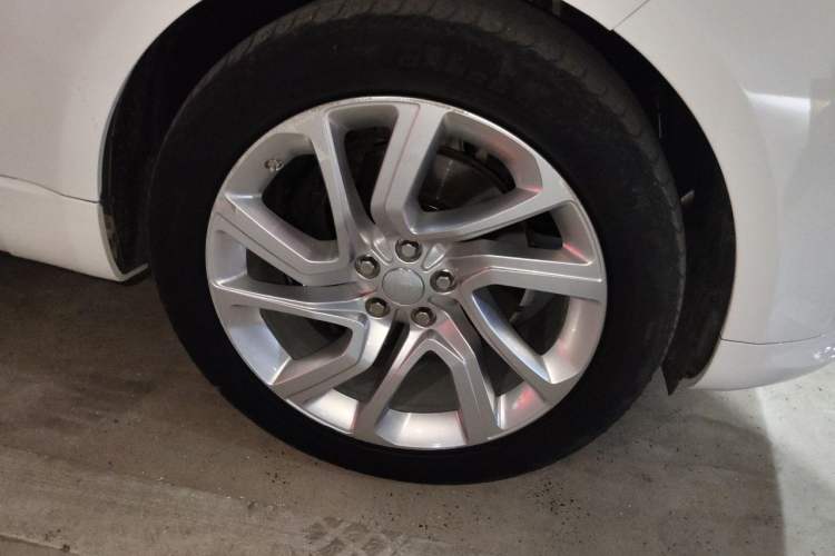 Used Land Rover Range Sport 2020 3.0 L6 HSE DYNAMIC Right Front Wheel Hub