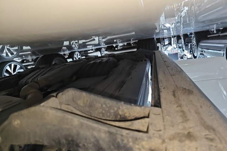 Used Land Rover Range Sport 2020 3.0 L6 SE Right Side Sill