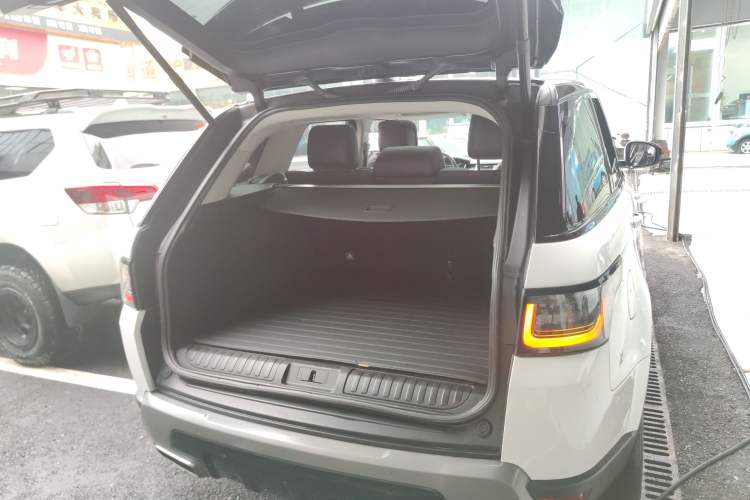 Used Land Rover Range Sport 2020 3.0 L6 SE Trunk