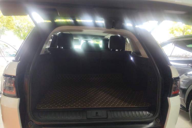 Used Land Rover Range Sport 2020 3.0 L6 SE Trunk