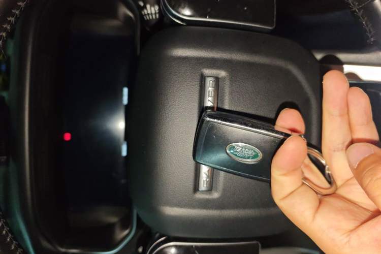 Used Land Rover Range Sport 2020 3.0 L6 SE Vehicle Key