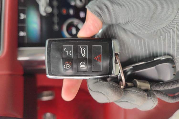 Used Land Rover Range Sport 2020 3.0 L6 HSE DYNAMIC Vehicle Key