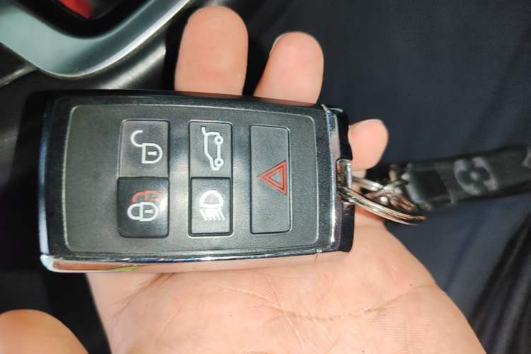 Used Land Rover Range Sport 2020 3.0 L6 SE Vehicle Key