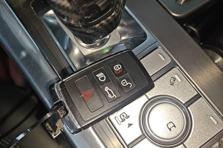 Used Land Rover Range Sport 2020 3.0 L6 SE Vehicle Key