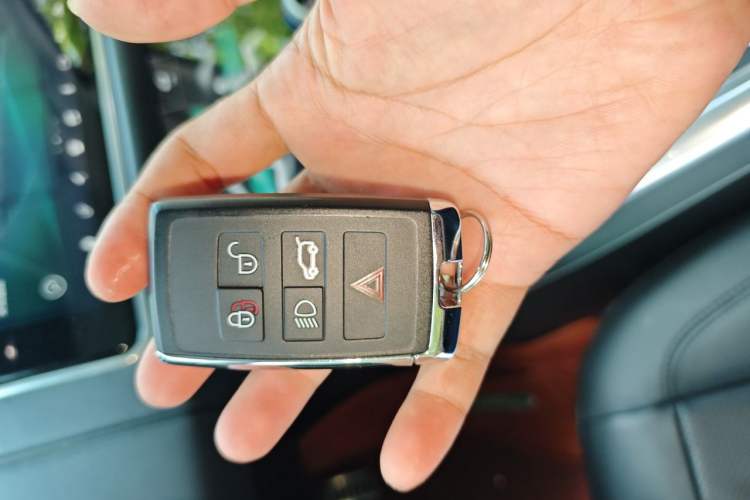 Used Land Rover Range Sport 2020 3.0 L6 HSE DYNAMIC Vehicle Key