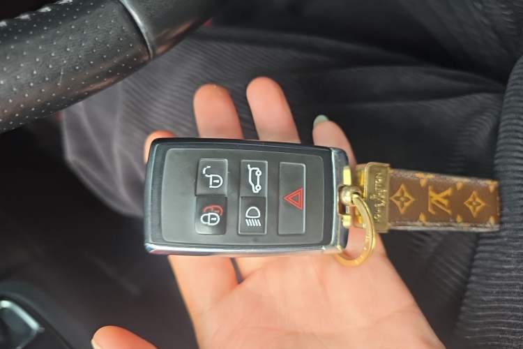 Used Land Rover Range Sport 2020 3.0 L6 SE Vehicle Key