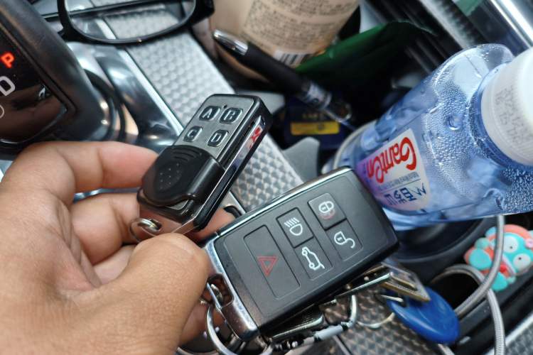 Used Land Rover Range Sport 2020 3.0 L6 SE Vehicle Key