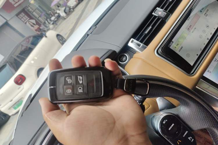 Used Land Rover Range Sport 2020 3.0 L6 HSE DYNAMIC Vehicle Key