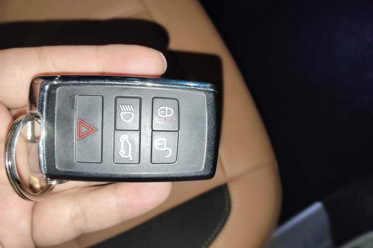 Used Land Rover Range Sport 2020 3.0 L6 HSE DYNAMIC Vehicle Key