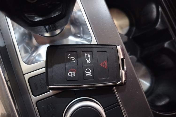 Used Land Rover Range Sport 2020 3.0 L6 SE Vehicle Key