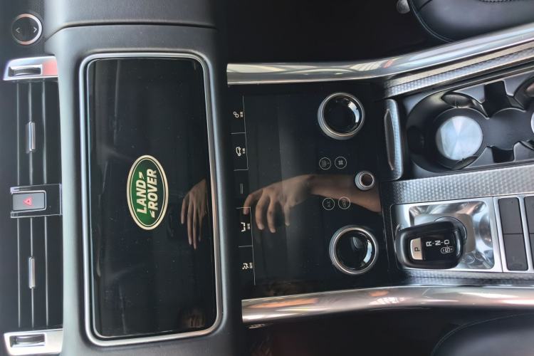 Used Land Rover Range Sport 2021 3.0 L6 YAO Black Edition Audio And AC Panel