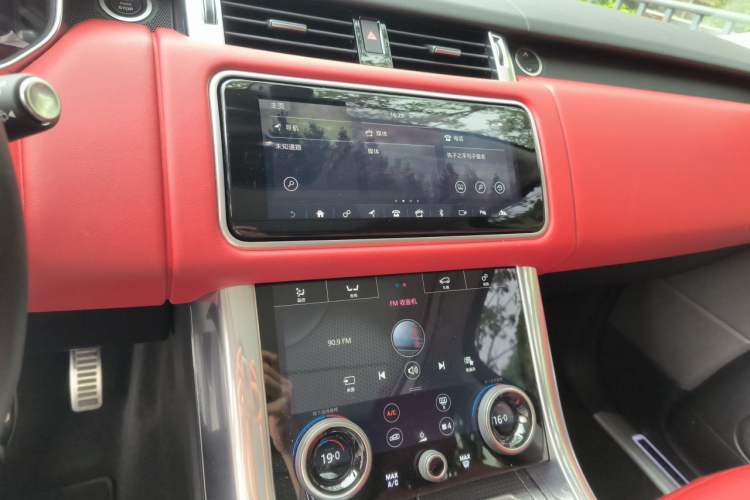 Used Land Rover Range Sport 2021 3.0 L6 YAO Black Edition Audio And AC Panel