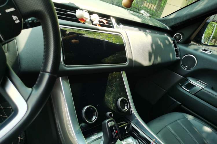 Used Land Rover Range Sport 2021 3.0 L6 SE Audio And AC Panel