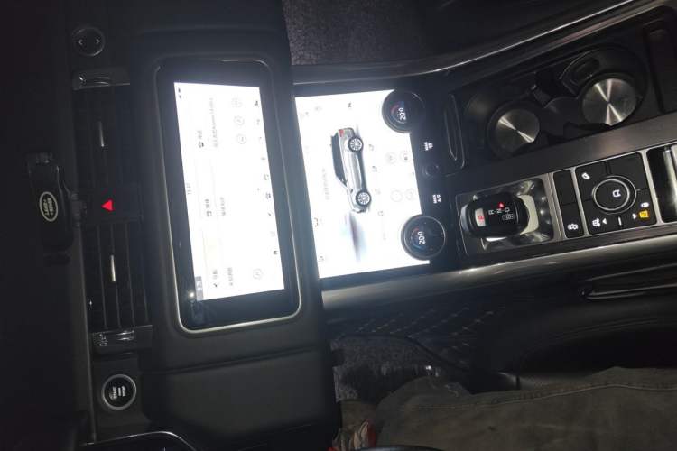 Used Land Rover Range Sport 2021 3.0 L6 SE Audio And AC Panel