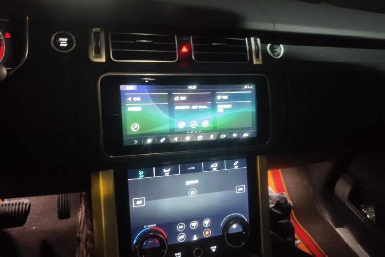 Used Land Rover Range Sport  Audio And AC Panel
