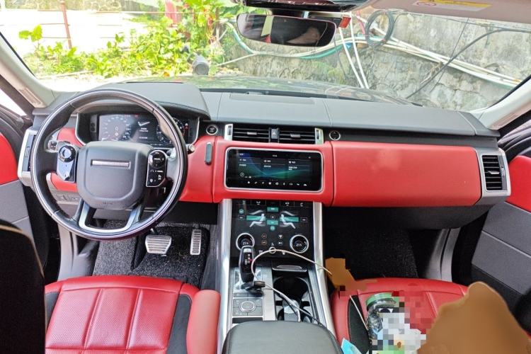 Used Land Rover Range Sport 2021 3.0 L6 YAO Black Edition Center Console