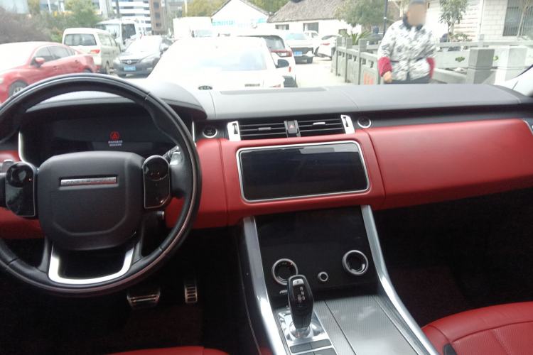 Used Land Rover Range Sport 2021 3.0 L6 YAO Black Edition Center Console