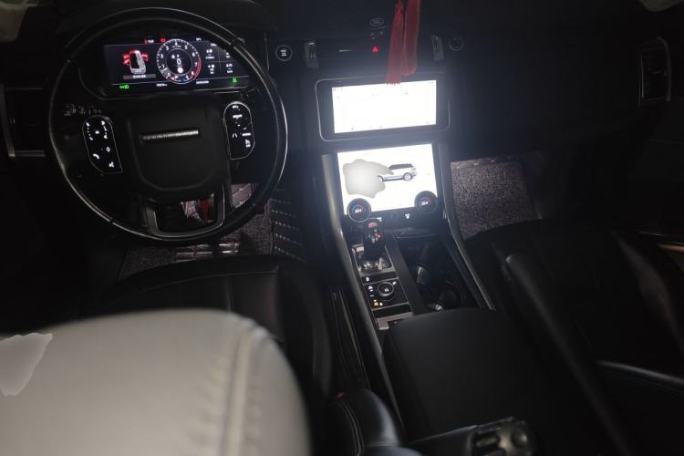 Used Land Rover Range Sport 2021 3.0 L6 SE Center Console