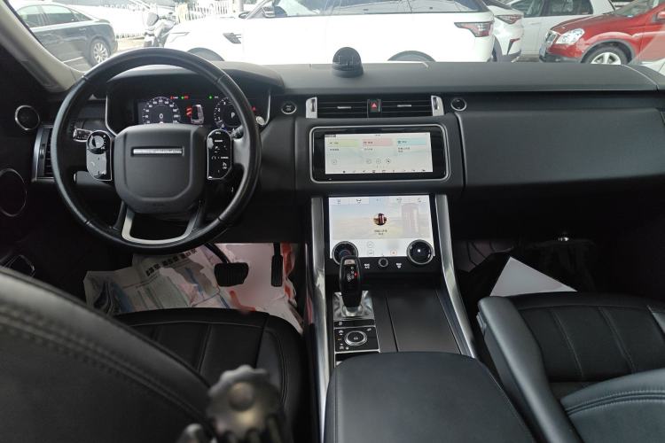 Used Land Rover Range Sport 2021 3.0 L6 SE Center Console
