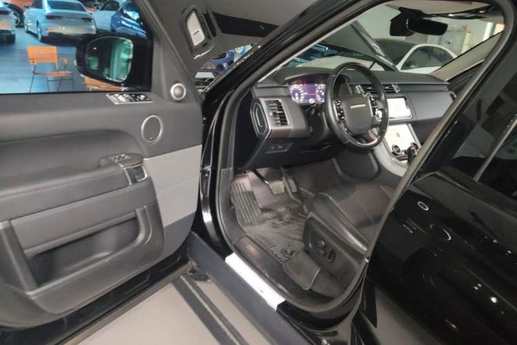 Used Land Rover Range Sport 2021 3.0 L6 SE Driver Seat
