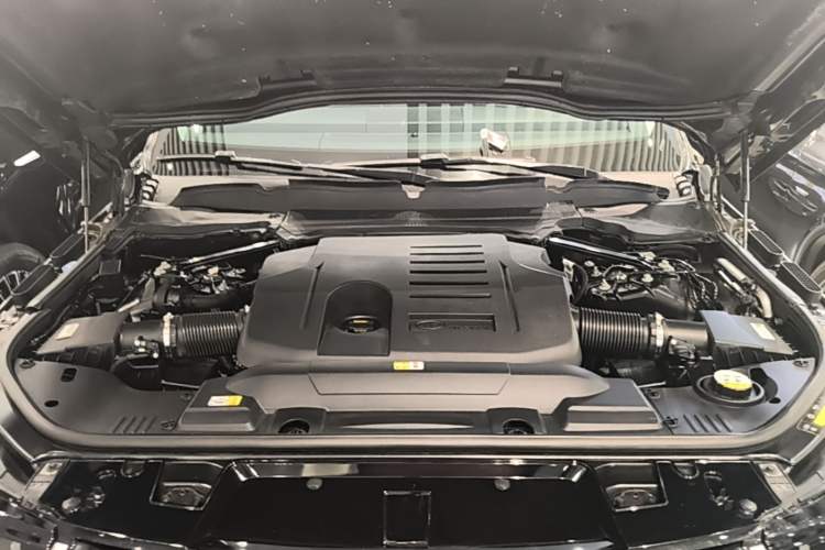 Used Land Rover Range Sport 2021 3.0 L6 SE Engine Bay