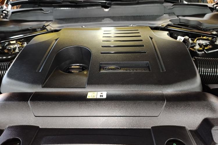 Used Land Rover Range Sport 2021 3.0 L6 YAO Black Edition Engine Bay