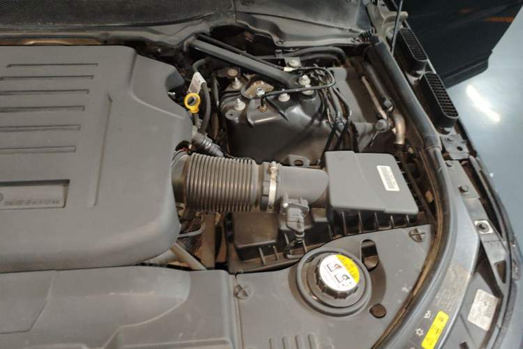 Used Land Rover Range Sport 2021 3.0 L6 YAO Black Edition Engine Bay Left