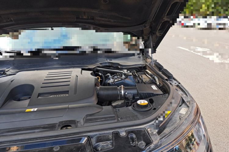 Used Land Rover Range Sport 2021 3.0 L6 YAO Black Edition Engine Bay Left