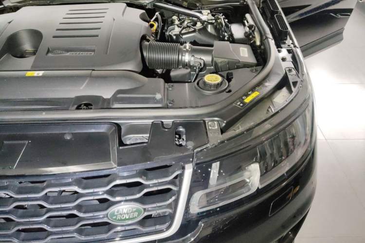 Used Land Rover Range Sport 2021 3.0 L6 SE Engine Bay Left