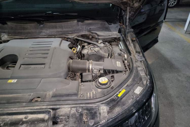 Used Land Rover Range Sport 2021 3.0 L6 YAO Black Edition Engine Bay Left