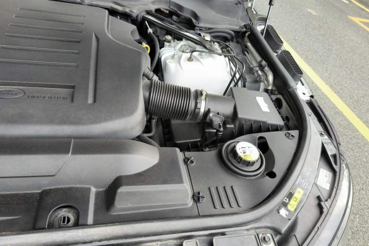 Used Land Rover Range Sport 2021 3.0 L6 YAO Black Edition Engine Bay Left