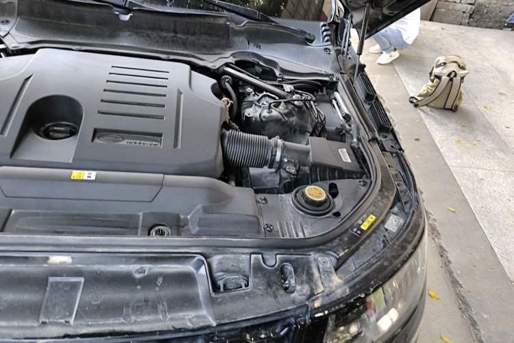 Used Land Rover Range Sport 2021 3.0 L6 YAO Black Edition Engine Bay Left