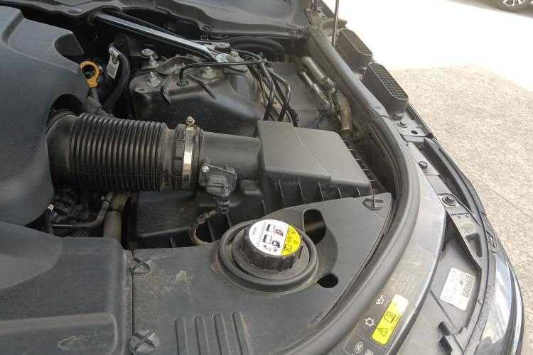 Used Land Rover Range Sport 2021 3.0 L6 YAO Black Edition Engine Bay Left