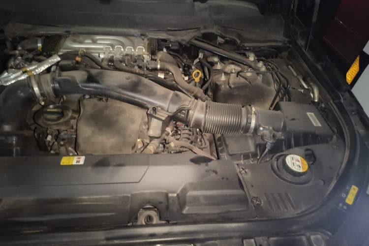 Used Land Rover Range Sport 2021 3.0 L6 YAO Black Edition Engine Bay Left