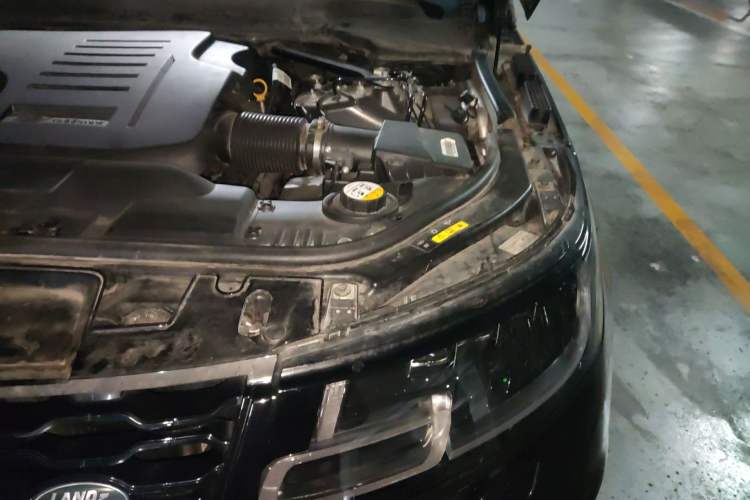 Used Land Rover Range Sport 2021 3.0 L6 YAO Black Edition Engine Bay Left