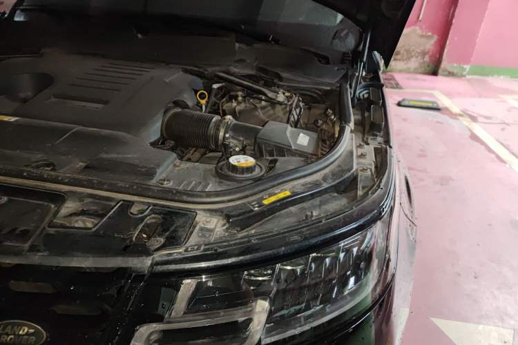 Used Land Rover Range Sport 2021 3.0 L6 YAO Black Edition Engine Bay Left