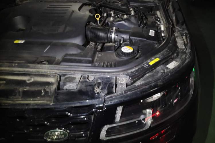 Used Land Rover Range Sport 2021 3.0 L6 YAO Black Edition Engine Bay Left